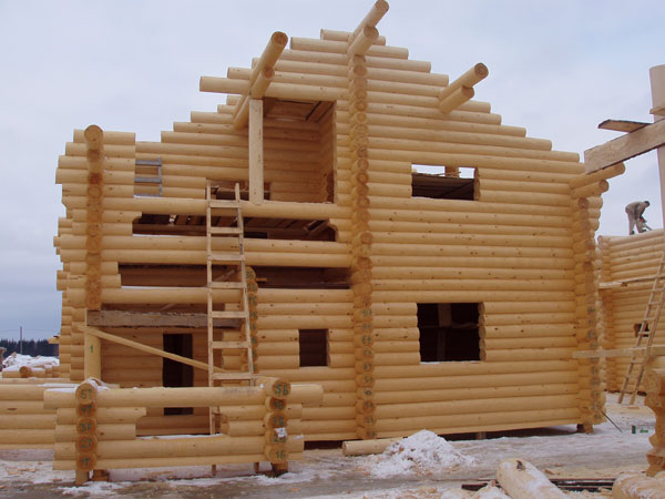 Брус - идеальный вариант для постройки деревянного дома