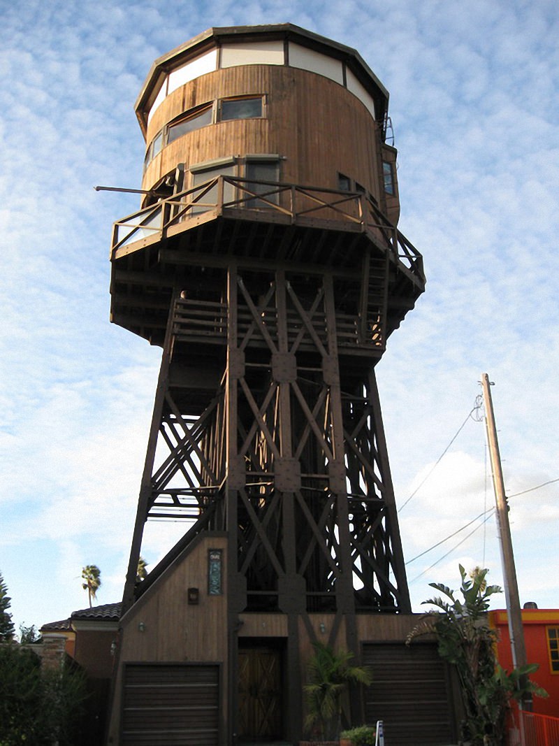 Деревянная водонапорная башня 19 века может стать пристанищем для бывшего радиоведущего