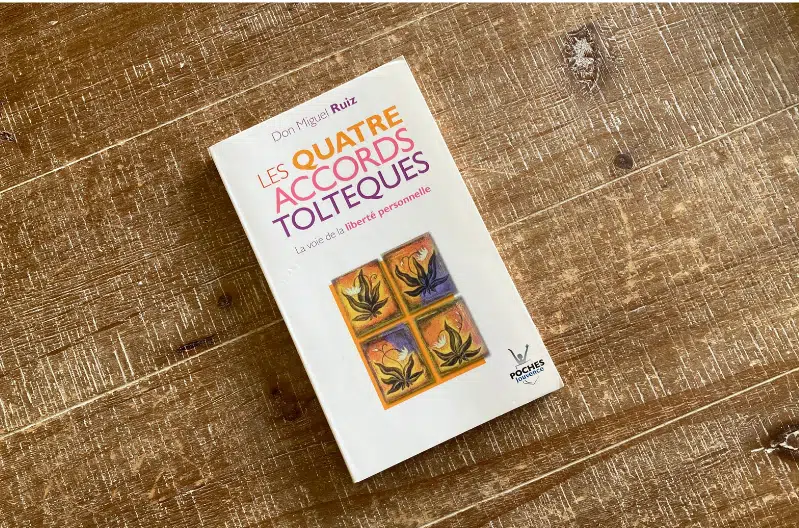 Intérieur du livre et marque-page